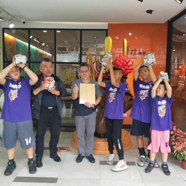 屏東東港伴手禮,~公益贊助~#潮州國小籃球隊-小小運動員來訪--真是開心